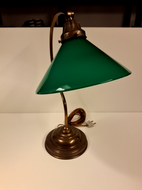 Bordlampe med grøn glasskærm